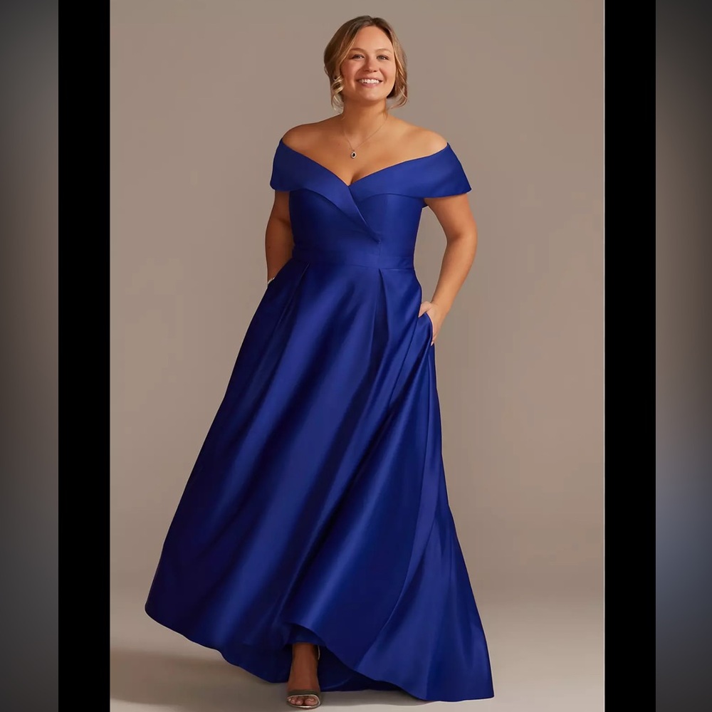 Sweetheart Off-the-Shoulder
Satin Ball Gown size 18W Blue
Worn once